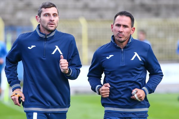 Живко Миланов води едва 13 футболисти в подготовката