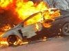 Автомобил пламна в движение в пловдивския район "Тракия", шофьорът излезе невредим от него