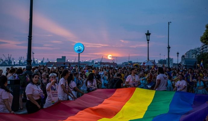 Гей парадът ще се проведе в историческия център на града около бялата кула, която ще бъде осветена в цветовете на дъгата