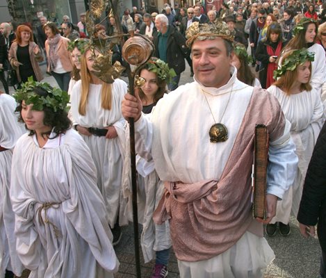 Деонисий поведе за девети път шествието по главната на Пловдив.
