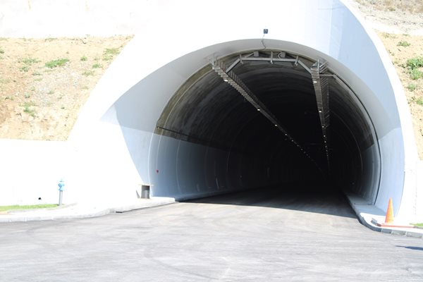 80% от тунел “Железница” на магистрала “Струма” е готов и първоначално от него ще се използва само едната тръба.
