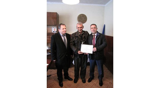 Зам.-областният управител на Силистра Стоян Бонев, Сафет Халид и Зам.-министърът на МОСВ Красимир Живков.