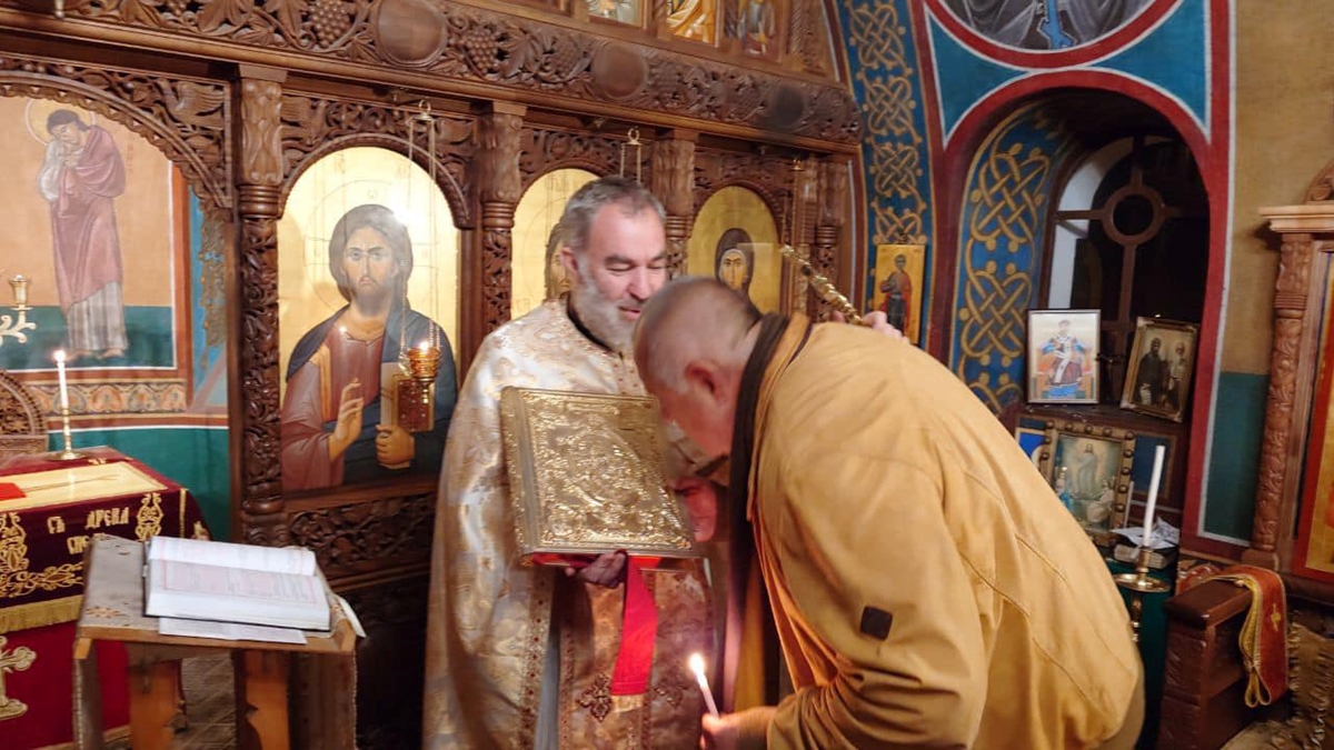 Бойко Борисов прие благодатния огън в храма "Св. Петка"