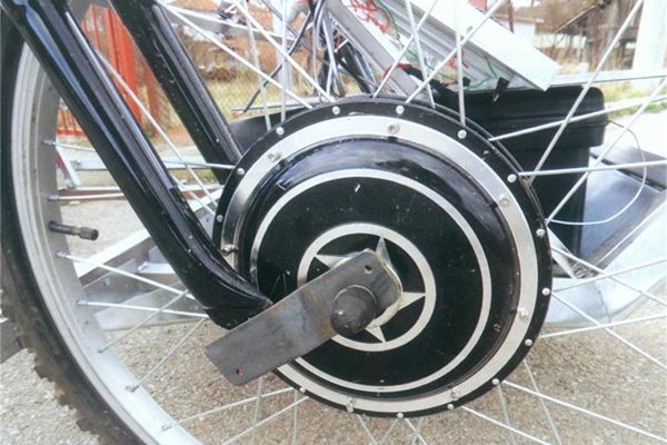 Вграденият мотор в колелото на електромобил прави ненужни механичния диференциал и полуоските.