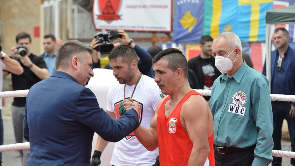 Двама министри и Митьо Очите аплодираха боксьори на турнир в затвора - 168  Часа
