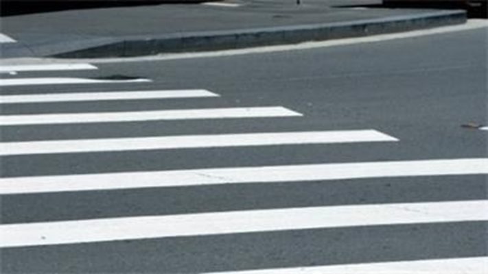 Шофьор блъсна две момчета на пешеходна пътека в Димитровград