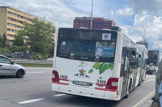 Жена твърди, че шофьор на градски автобус в София затиснал и влачил 12-годишно дете