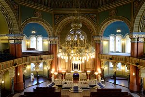 Софийската синагога – една от най-големите в света, съхранила красотата си въпреки войните и режима