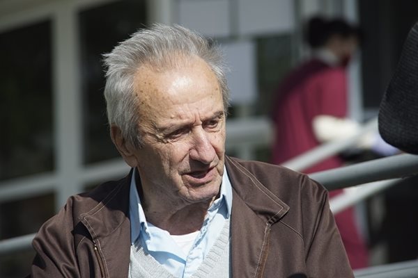 Възрастен майстор от Мездра дари пенсията си на местната болница