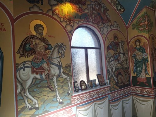 Великолепни стенописи в "Св. Николай Чудотворец"