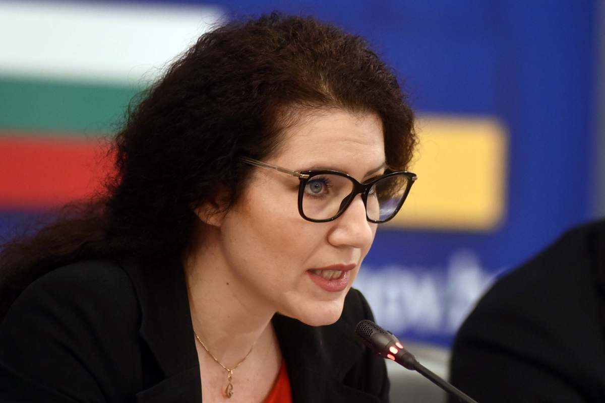 Калина Константинова: Щом поискахме публични разговори за законопроекта за КПКОНПИ, правителството падна