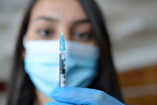 Американската агенция по храните и лекарствата разреши употребата на адаптирани бустерни ваксини срещу COVID-19 от "Модерна" и "Пфайзер/"Бионтех" за деца на шестмесечна възраст. СНИМКА: АРХИВ