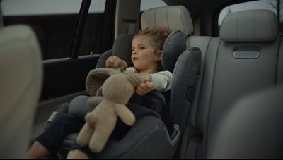 Вижте първото детско столче за кола с въздушна възглавница (видео)