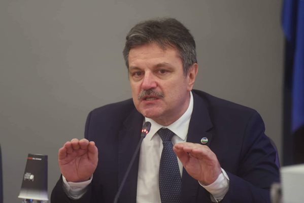 Шефът на здравната комисия в НС Александър Симидчиев