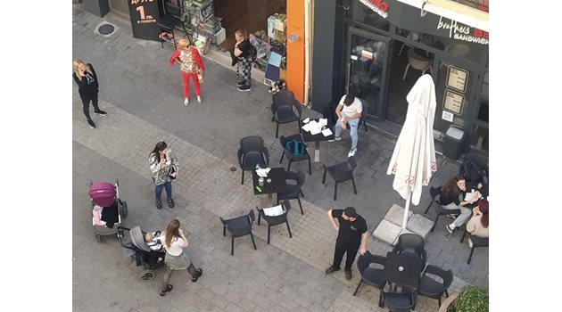 Посетители в заведения и магазини в Пловдив мигом се изнесоха след труса.