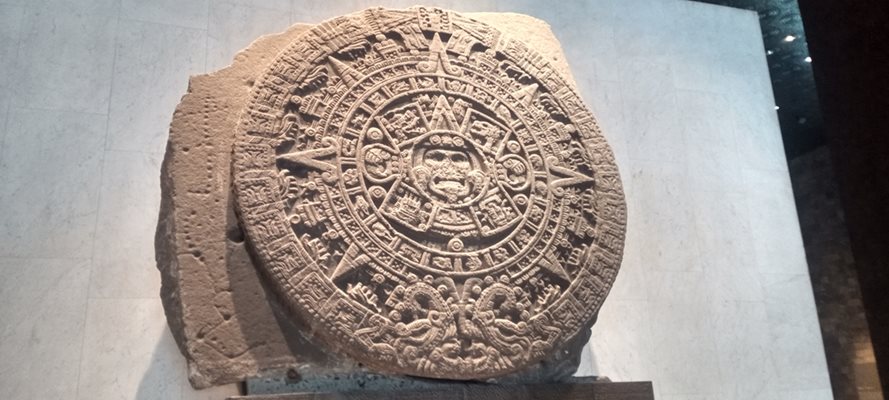 Легендарният календар на ацтеките, наричан Камъкът на слънцето