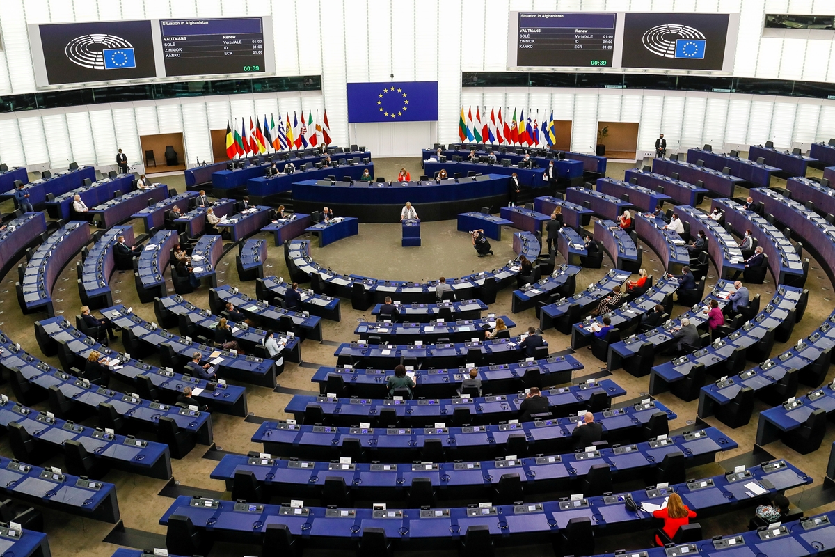 Европарламентът ще спира отоплението в сградите си, за да пести енергия