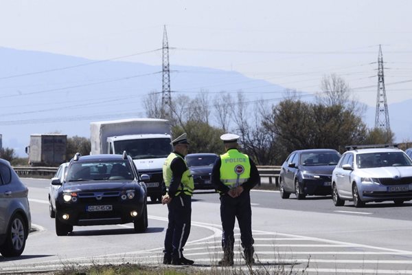 Пловдивчанин отне предимство и се наниза в 2 коли