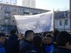 Черно-бял кадър на препълнения "Черноморец" начело на протеста за спасяването на стадиона