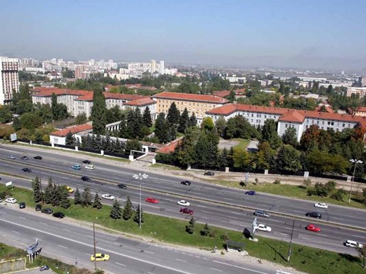 За бившите казарми на 4-и километър в София преди години имаше идея да се превърнат в правителствен комплекс.