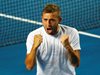 Британец с фланелка за 19 евро играе тенис за милиони в Мелбърн