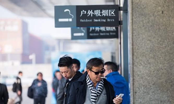 Китайски експерти настояват да се ограничи тютюнопушенето на фона на епидемията от COVID-19 СНИМКА: Радио Китай
 