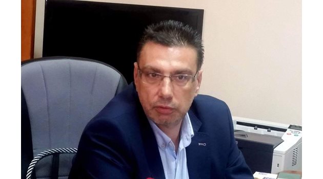 Окръжният прокурор на Бургас Георги Чинев обяви, че общата стойност на откритите цигари е 1,8 млн.лв.Снимка:Елена Фотева