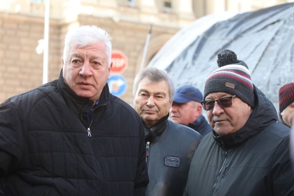 Кметът на Пловдив Здравко Димитров и бившият депутат Спас Гърневски на протеста.