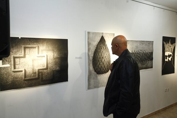 Графиките на Зоран Мише, които са включени в изложбата