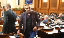 Депутат на Слави готви градиозен скандал въпреки решение на парламента