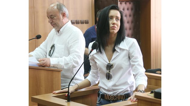 На два пъти в съда Габриела Медарова рони сълзи и молеше да я пуснат, защото не издържала в ареста. Тя се кълнеше, че иска да продължи образованието си. Снимка: Евгени Цветков
