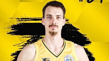 Украинска баскет звезда бяга от фронта, хванаха го