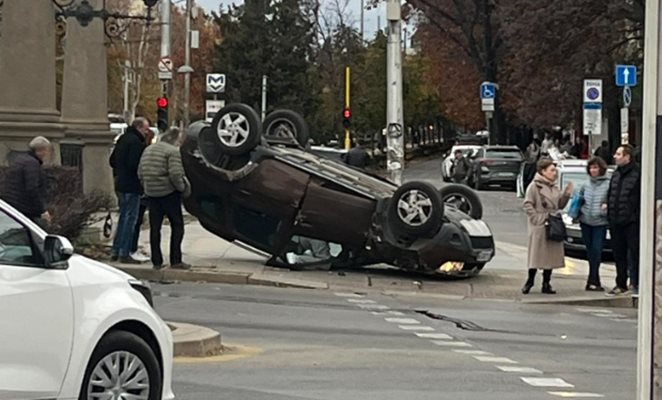 В катедралния храм в Сливен отслужват заупокойна молитва в памет на жертвите на катастрофи