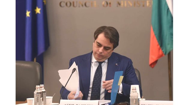 Министърът на финансите Асен Василев чу всички предложения на бизнеса и синдикати за промени в бюджета.