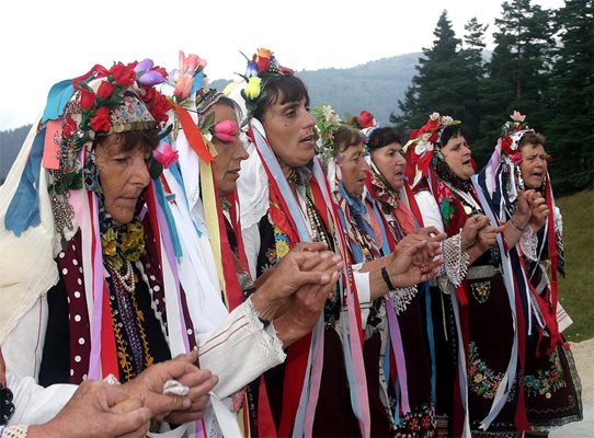 Фестивалът за автентичен фолклор в Копривщица е сред фаворитите на нашите читатели за нематериално културно наследство.