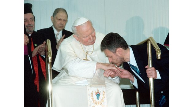 Като външен министър Соломон Паси обявява амбицията България да има и свой кардинал във Ватикана.