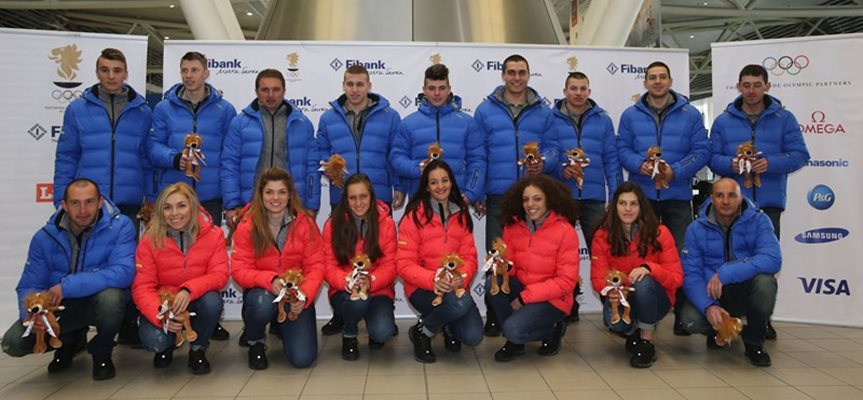 Павлина Филипова (първата от ляво на дясно) е част от делегацията на България за младежките игри в Лилехамер. Снимка: БОК