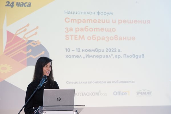 Eврокомисар Мария Габриел окуражи българските учители да въвеждат STEM технологиите. Снимки: "Клет България"