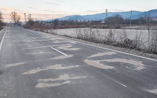 Дрогиран прегази посред нощ млада жена, бягаща от бившето си гадже - помислил, че ударил куче (обзор)