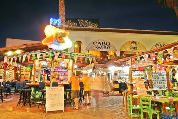 Това е един от ресторантите Cabo Wabo на Сами Хагар.
