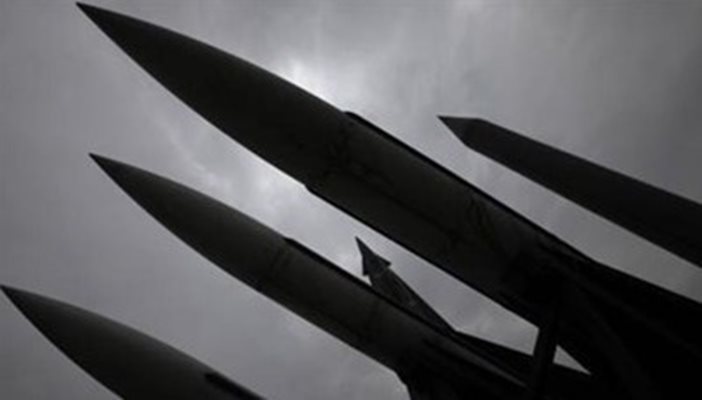 По данни на СИПРИ към януари 2017 г. САЩ, Русия, Великобритания, Франция, Китай, Индия, Пакистан, Израел и Северна Корея са разполагали с общо 14 935 ядрени бойни глави, при 15 395 миналата година. СНИМКА: Ройтерс