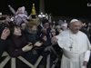 След новогодишен инцидент папата предпазливо прие да целуне монахиня, само ако "не хапе"