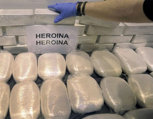 Митничари хванаха тираджия с 21 кг хероин в тайници