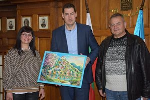 Деца от българско училище в Гърция със специален подарък за пловдивския кмет