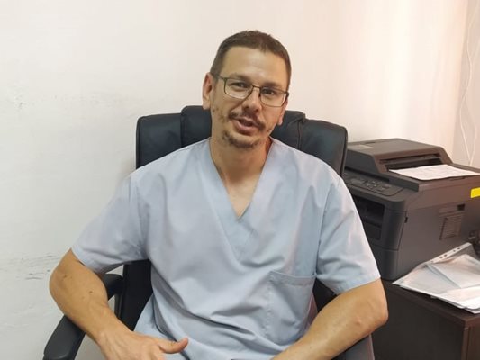 Шефът на отделението по физикална и рехабилитационна медицина д-р Тодор Илиев.