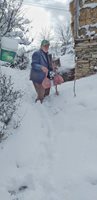 Въпреки снега доставиха храна на хора в нужда в села край Благоевград