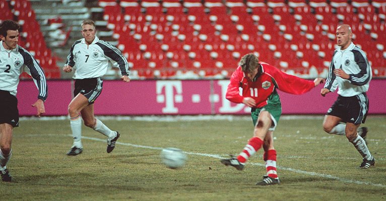 Емил Гъргоров бележи победния гол срещу Германия на 27 февруари 2001 г.
