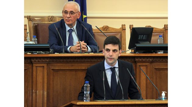 Новият парламентарен шеф Никола Минчев обеща да наложи нов тон на работа в пленарната зала.

СНИМКА: РУМЯНА ТОНЕВА