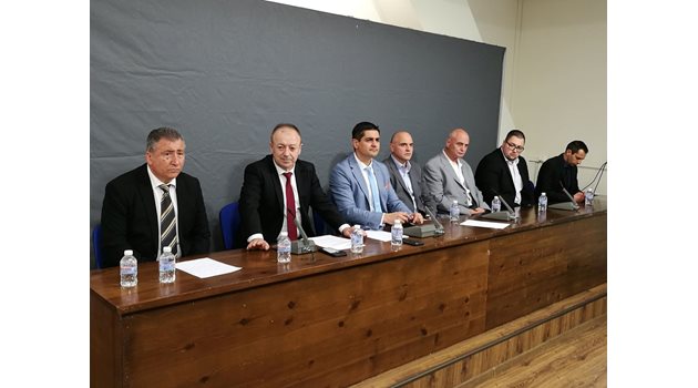 Радостин Василев и отцепниците от ИТН дават пресконференция за мотивите си да напуснат партията.