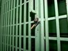 Осъдиха французин на две години затвор за посещаване на радикални сайтове